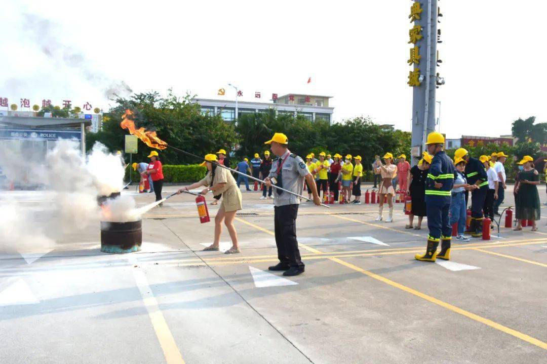 ‘太阳成集团tyc7111cc’
简讯 ▏新会古典家具城组织商户代表和员工开展消防灭火演练 (图4)